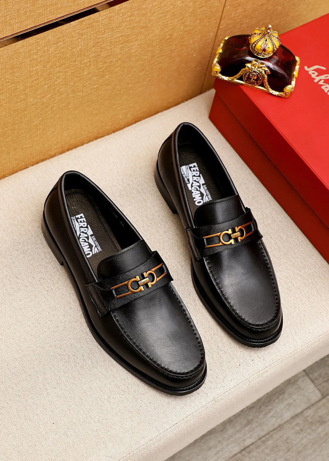 Men's shoes 💰480💐 Product trademark: Ferragamo "Ferragamo" casual leather shoes Regular size: 38-44 (45.46🉑️customized) Product materials: Selected imported first-layer calfskin upper + luxury hardware buckle, imported water-dyed cowhide leather lining. Strong three-dimensional visual effect, original outsole color: 1⃣️color optional